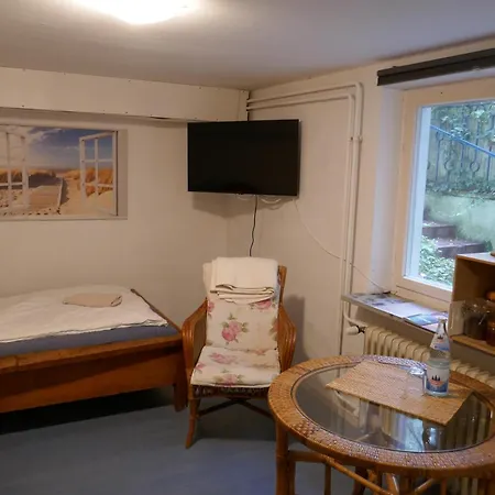 Einzelzimmer Im Souterrain, Eigener Eingang, Mit Privater Dusche Und Wc Appartement
