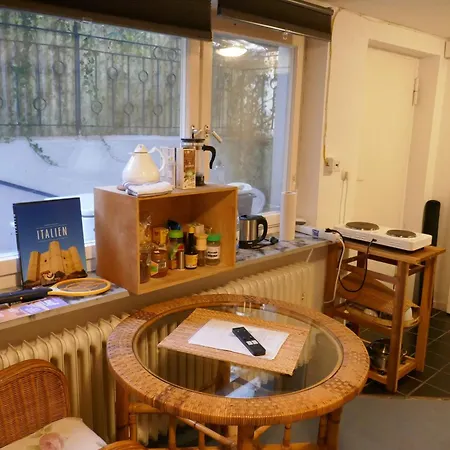 Appartement Einzelzimmer Im Souterrain, Eigener Eingang, Mit Privater Dusche Und Wc *