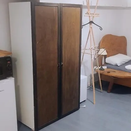 Einzelzimmer Im Souterrain, Eigener Eingang, Mit Privater Dusche Und Wc * Karlsruhe