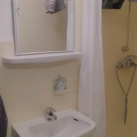 Einzelzimmer Im Souterrain, Eigener Eingang, Mit Privater Dusche Und Wc * Karlsruhe